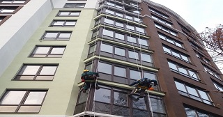Установка крыши на балкон Ирбит цена от 1026 руб. м/2.